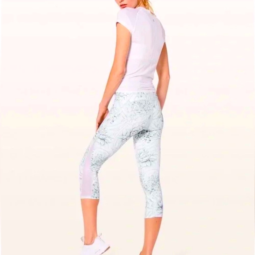 LULULEMON ATHLETICA ~ Wunder Under White/Gray Printed Crop Leggings
